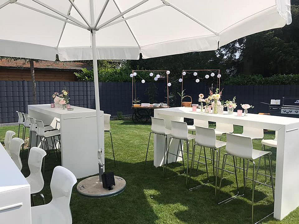 Stühle, Tische, Zelte, Schirme u.v.m.